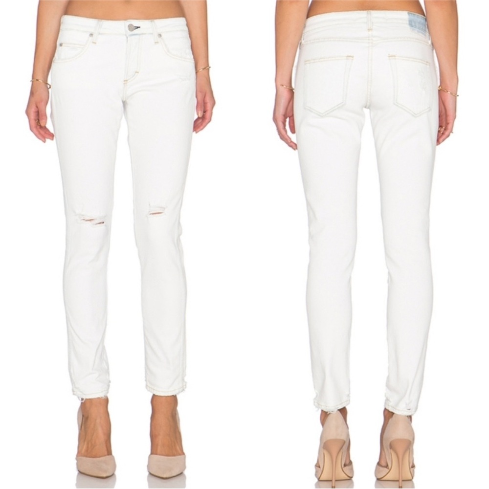 AMO Tomboy Distressed Jeans in Moon Destroy